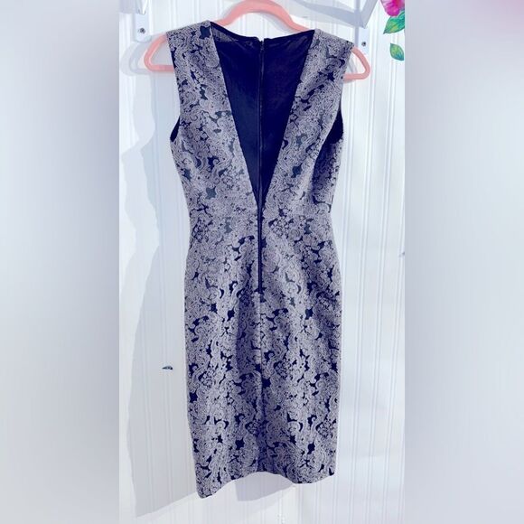 Alice + Olivia Silver Gray Sheath Midi Dress V-Neck Sleeveless Sz 0 - Picture 6 of 10